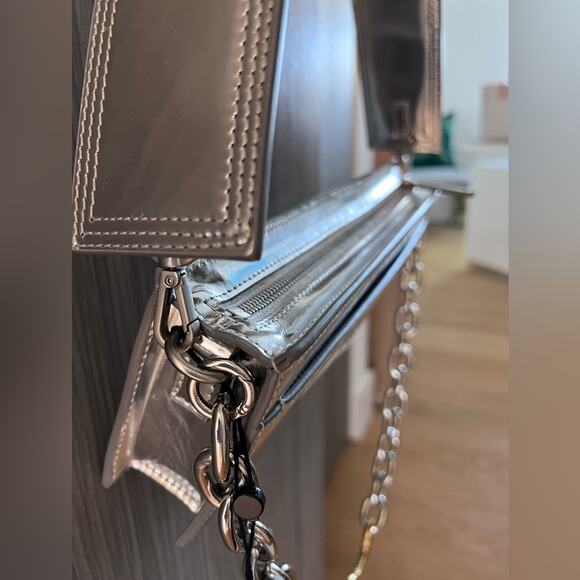 GIFTABLE NWT JACQUEMUS Le Ciuciu metallic silver leather shoulder bag PRISTINE - Picture 9 of 16